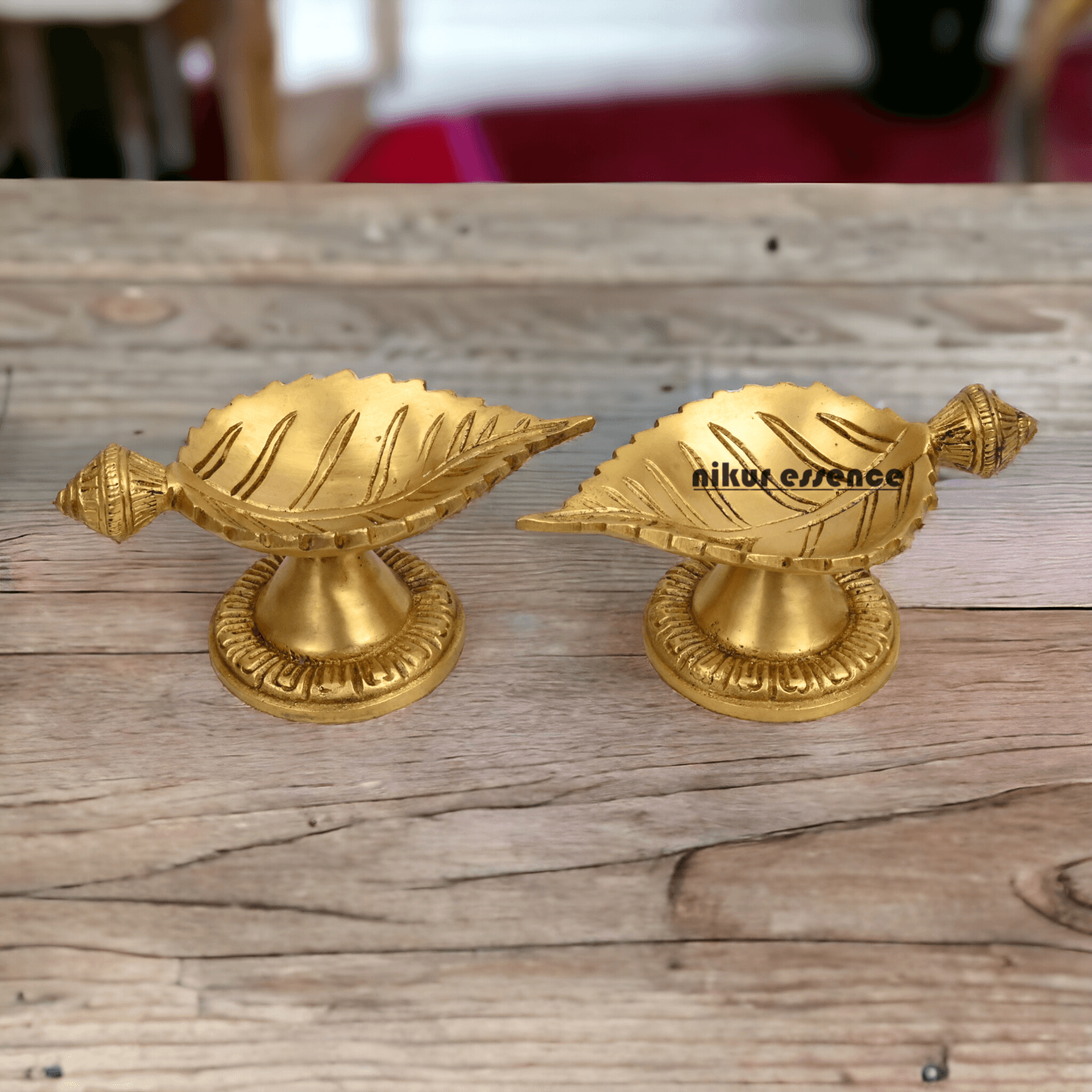 Buy Pure Brass 2 Pair Leaf Diya by Nikur Essence - 14 cm Nikuressence