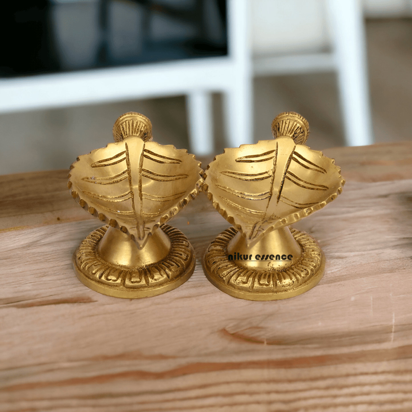 Buy Pure Brass 2 Pair Leaf Diya by Nikur Essence - 14 cm Nikuressence