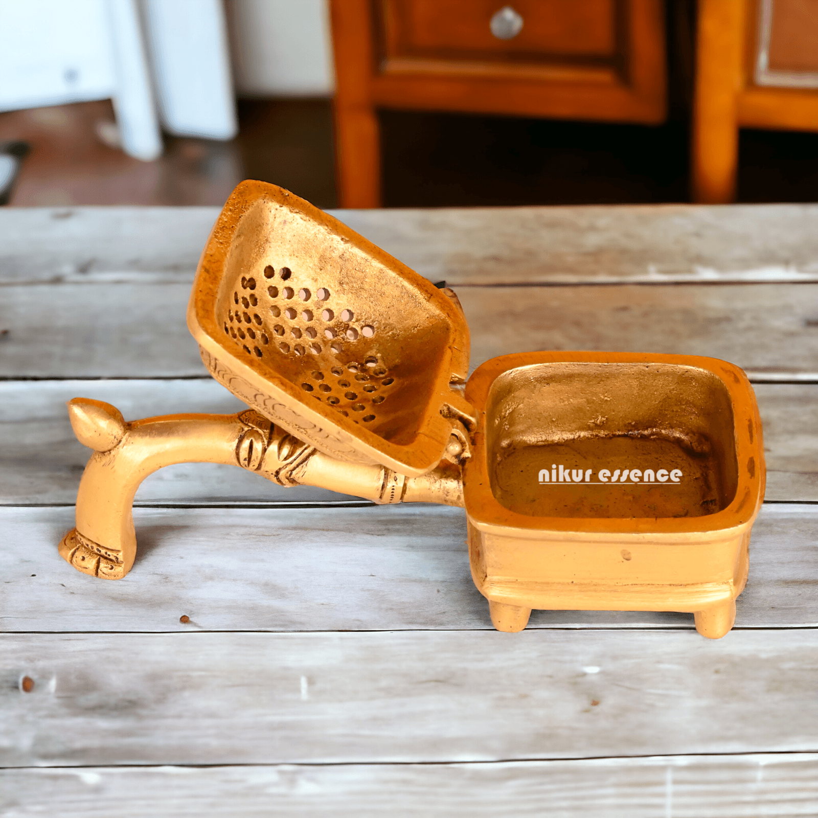 Brass Dhoop Dani with Handle Nikuressence