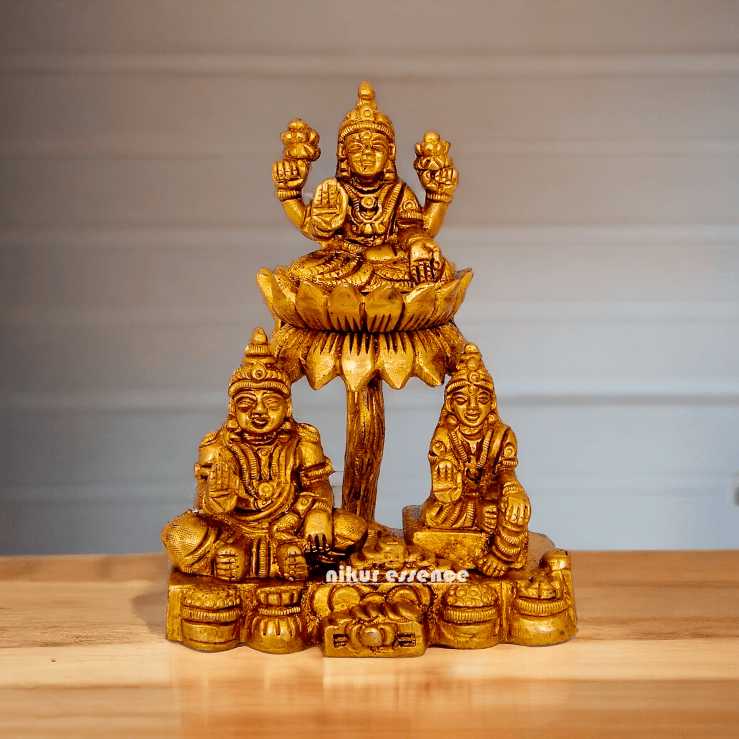 Kuber with Laxmi Kuvera Chithralekha - Exquisite 12 cm Sculptural Representation of Prosperity and Wealth Nikuressence