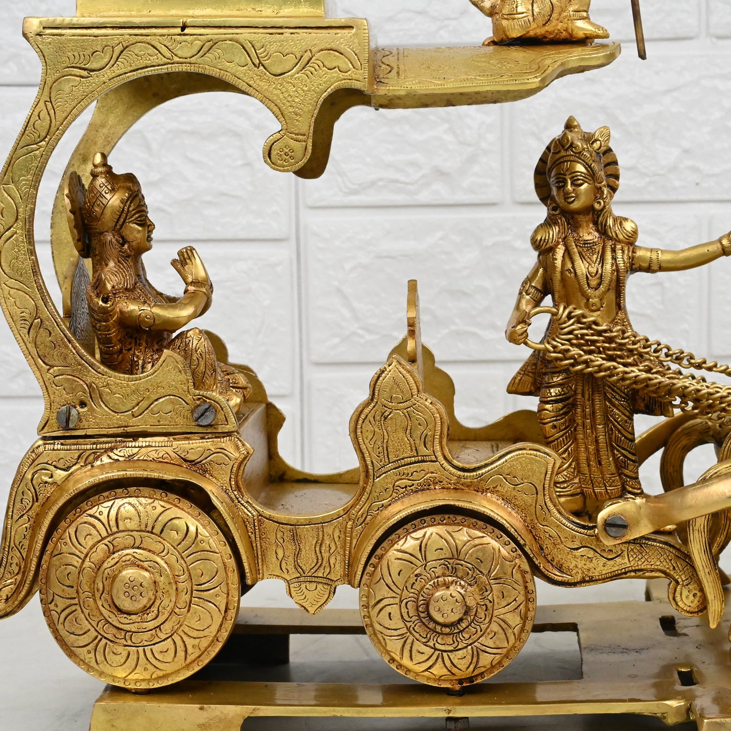 Brass online Lord Krishna Arjun Ratha by Nikur Essence - 14 inches height Nikuressence