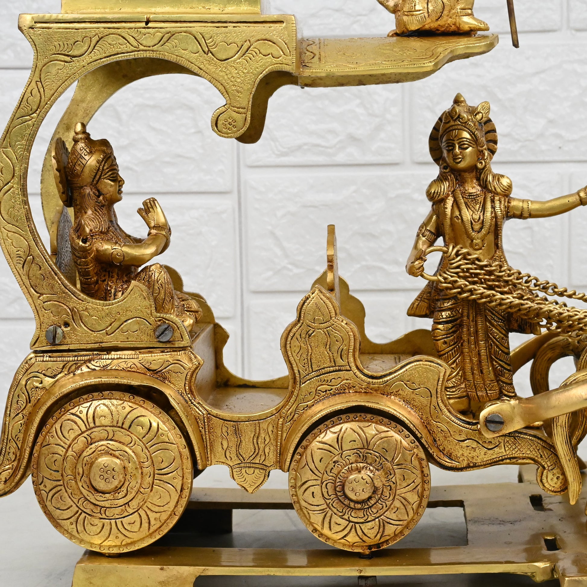 Brass online Lord Krishna Arjun Ratha by Nikur Essence - 14 inches height Nikuressence