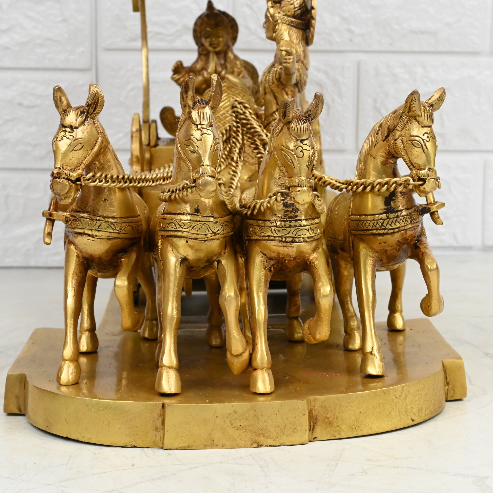 Brass online Lord Krishna Arjun Ratha by Nikur Essence - 14 inches height Nikuressence