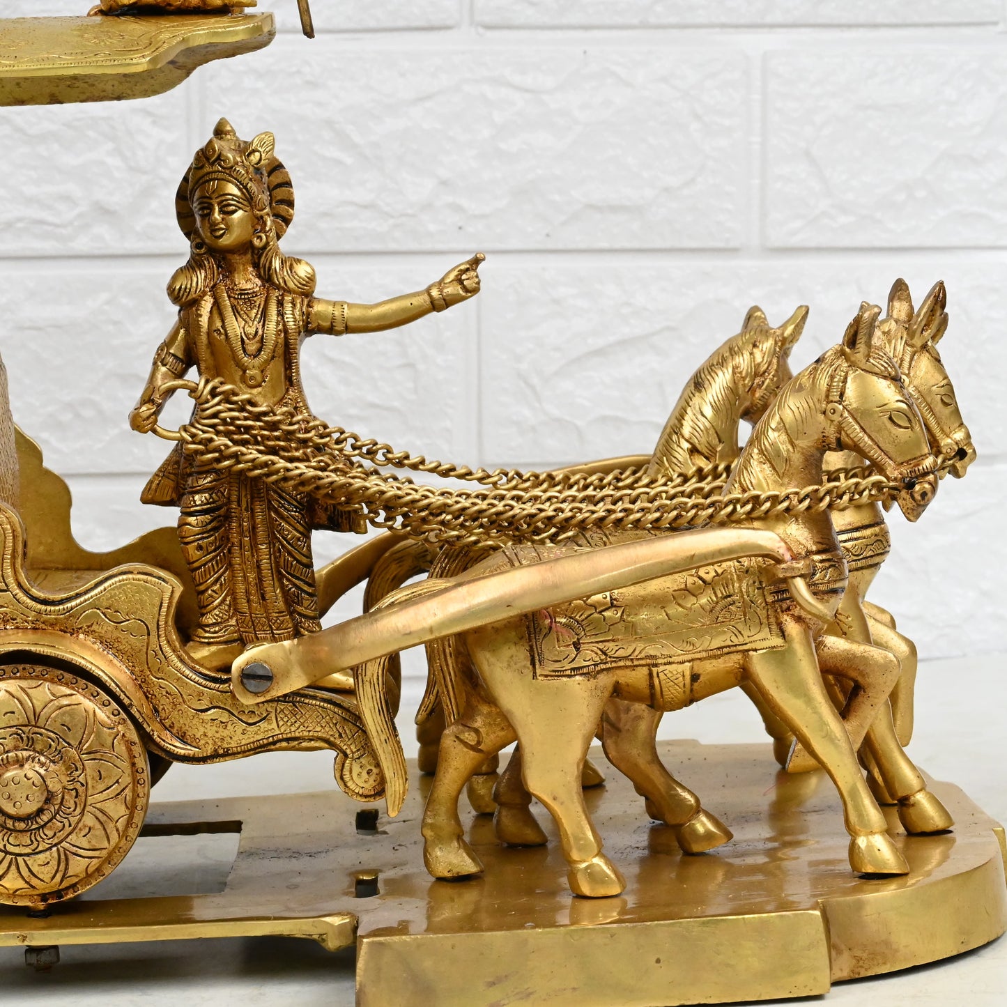 Brass online Lord Krishna Arjun Ratha by Nikur Essence - 14 inches height Nikuressence