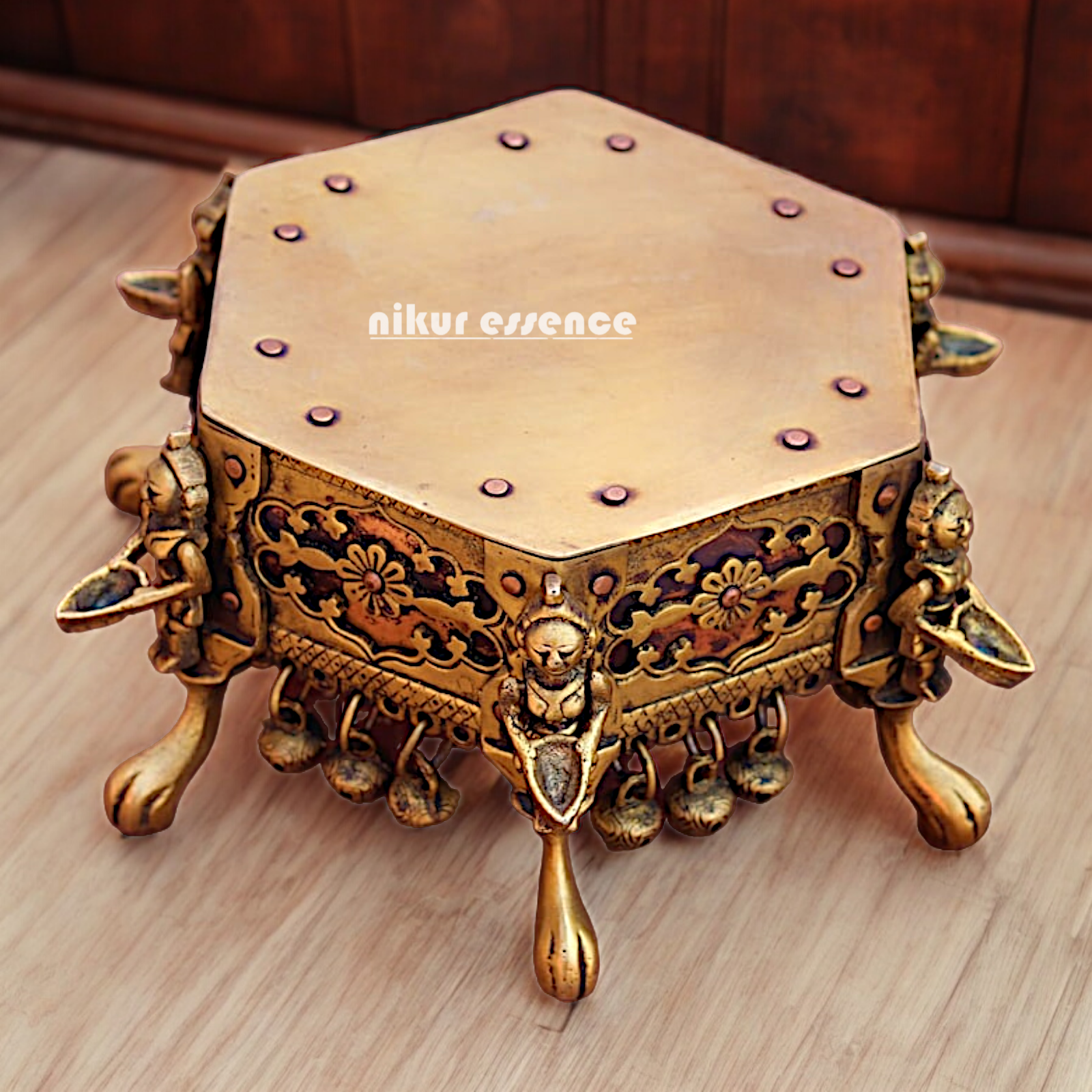 Brass chowki table - 10 Inches Nikuressence