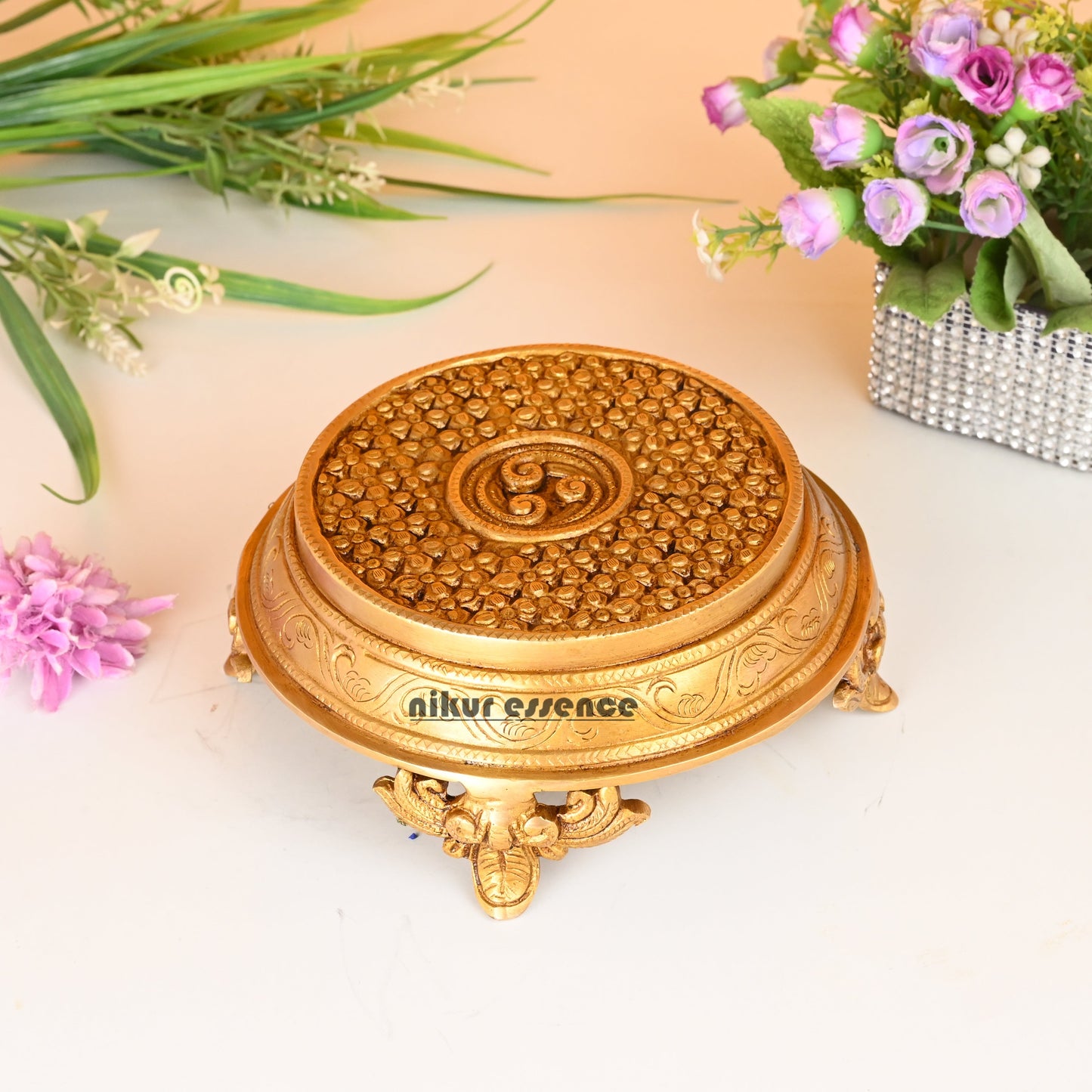 Pure Pital Chowki stand - 7 Inches Nikuressence