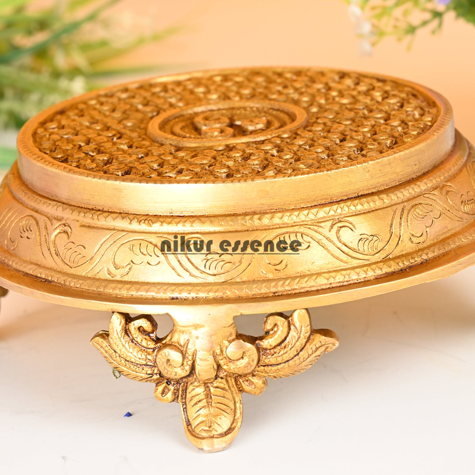 Pure Pital Chowki stand - 7 Inches Nikuressence