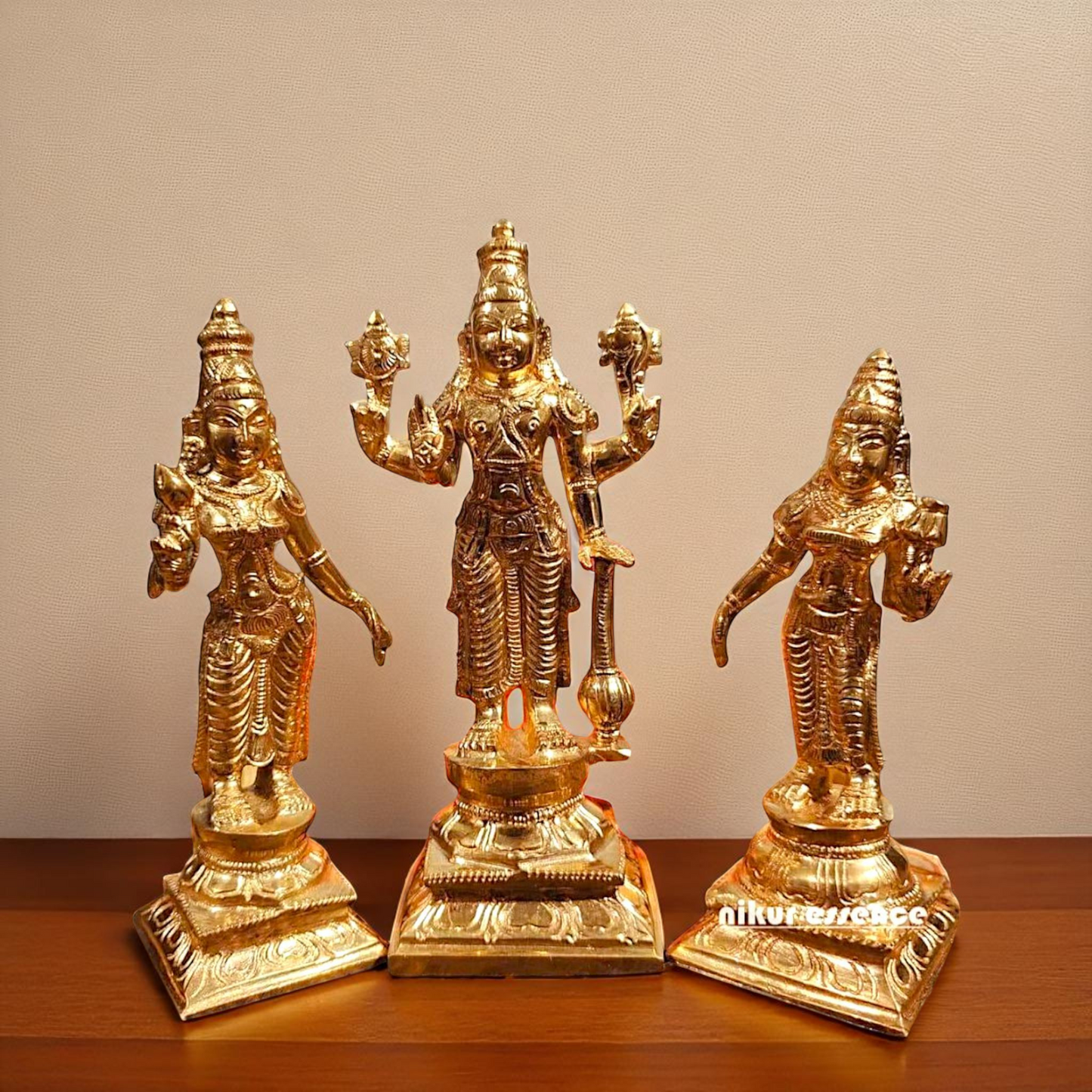 Panchaloha/Bronze Vishnu Varadaraja Perumal Standing with Blessing idol - 6 Inches Nikuressence