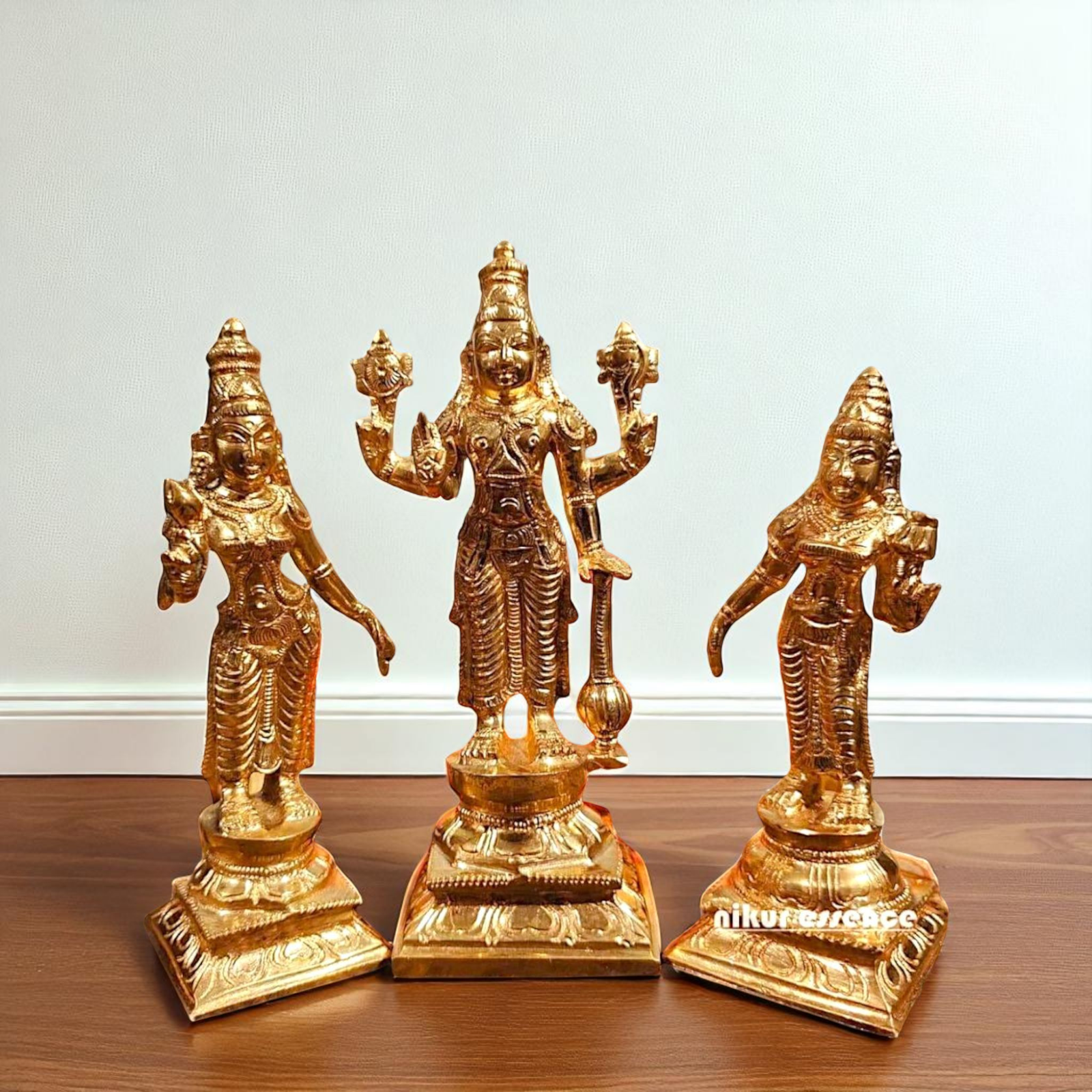 Panchaloha/Bronze Vishnu Varadaraja Perumal Standing with Blessing idol - 6 Inches Nikuressence