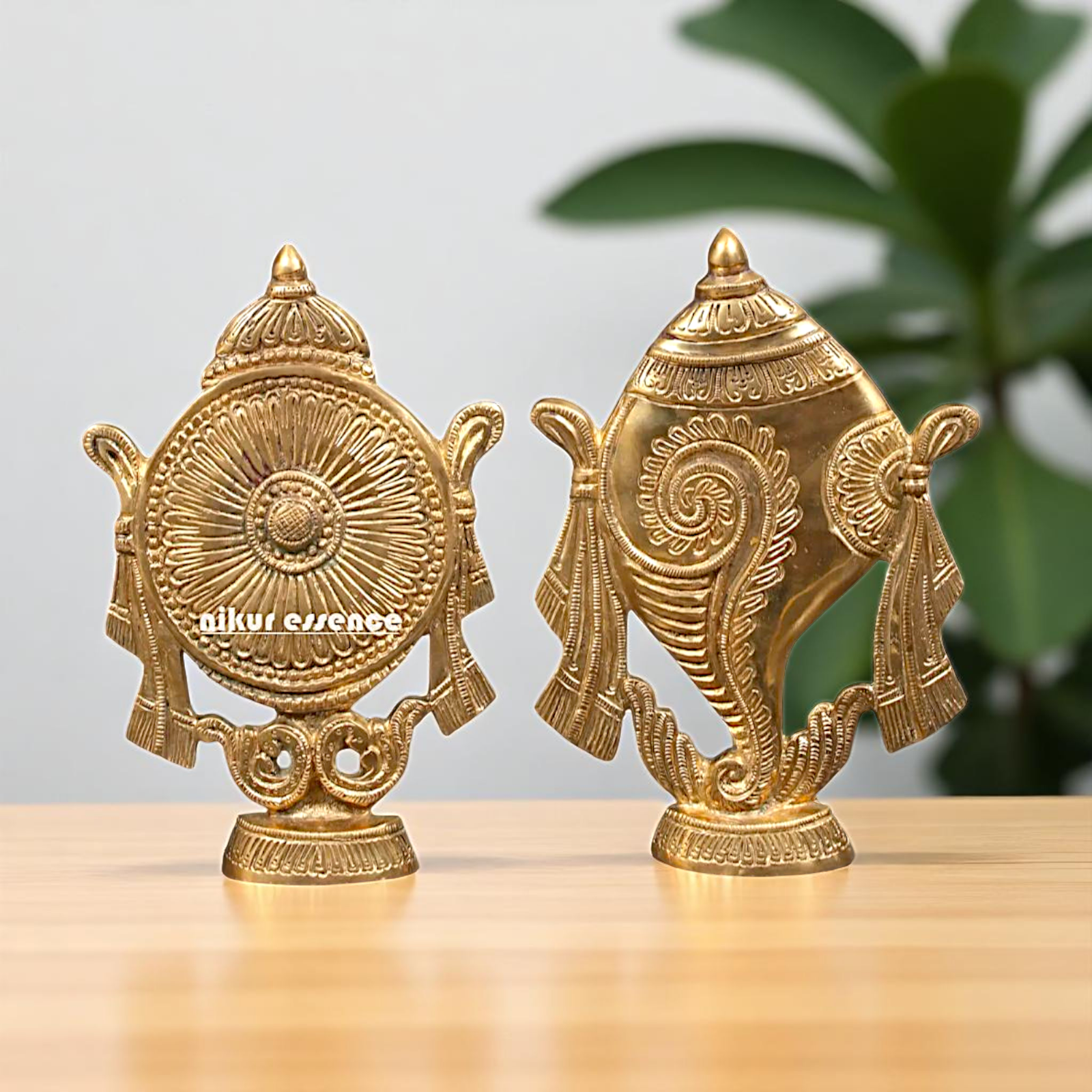 Shankh chakra Symbol Bronze/Panchaloha idol - 9 Inches Nikuressence