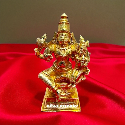 Lakshmi Maa with Narayan Swamy Panchaloha Idol – Nikur Essence Nikuressence