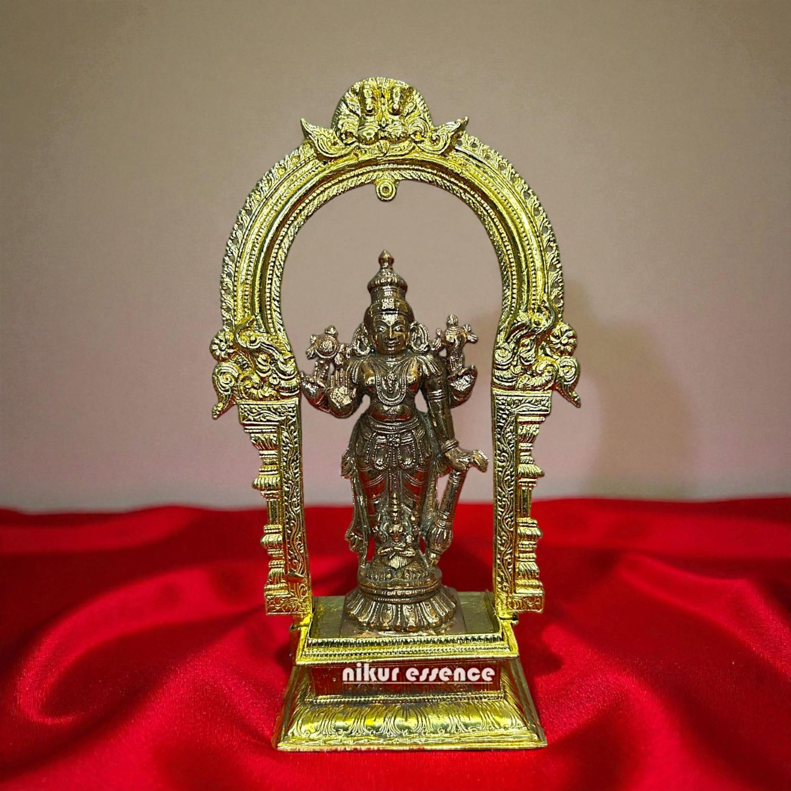 Cheluva Narayan Swamy with Prabhavali Panchaloha Idol Nikuressence