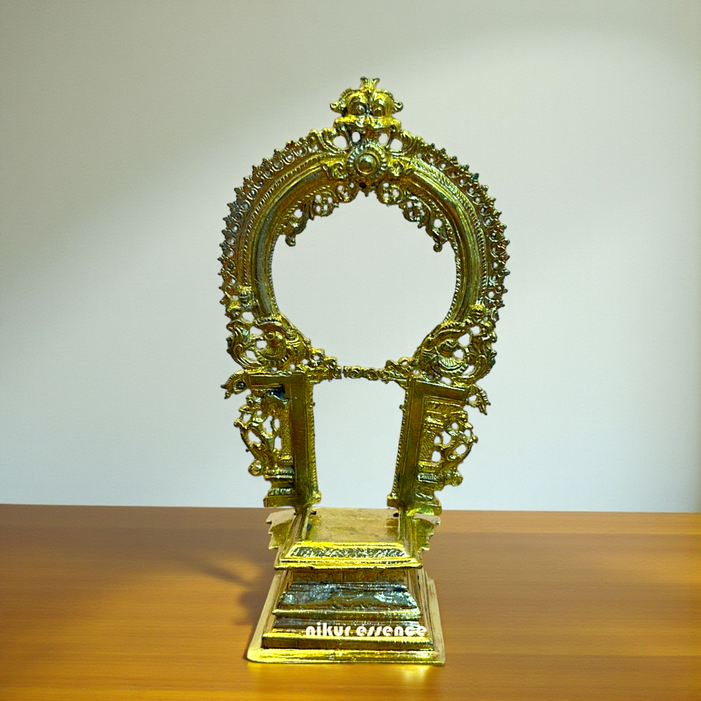 Panchaloha Peeta Prabhavali Idol – Handcrafted Sacred Pedestal with Arch Backdrop – Traditional Hindu Sculpture by Nikur Essence Nikuressence