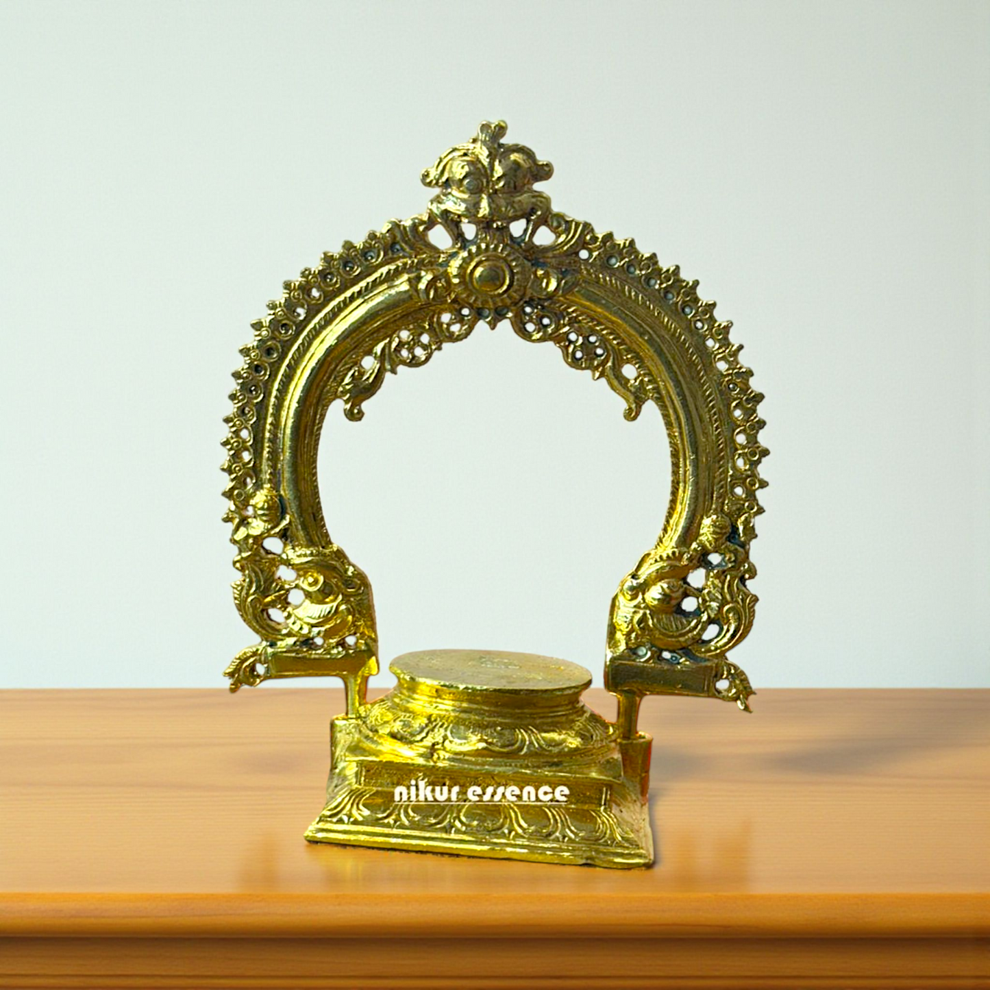 Peeta Prabhavali Panchaloha Idol by Nikur Essence – Handcrafted Sacred Backdrop for Deity Idols – Traditional Five-Metal Temple Frame Nikuressence