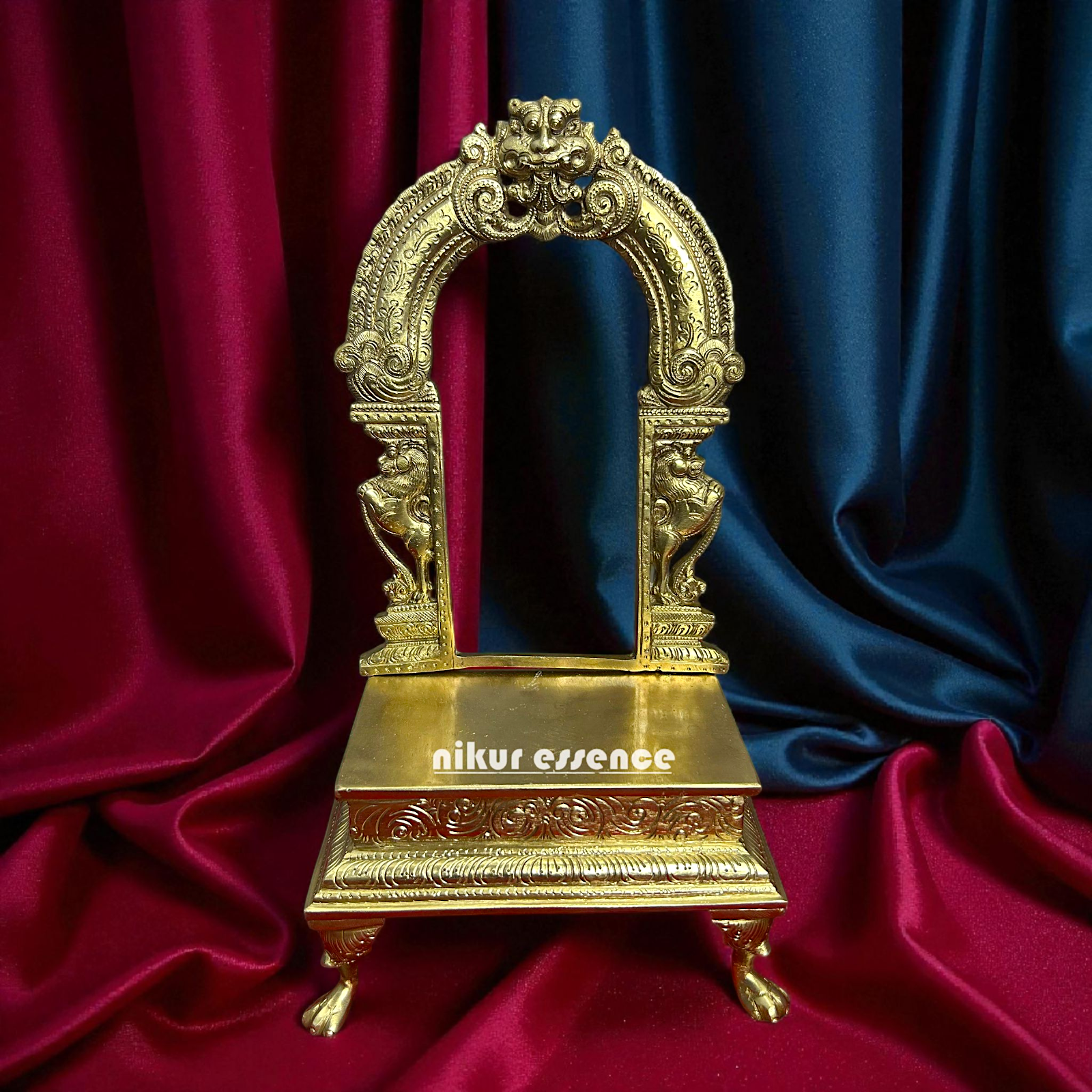 Peeta Prabhavali Panchaloha Idol by Nikur Essence – Handcrafted Sacred Halo Frame for Deities, Temple and Home Decor Nikuressence