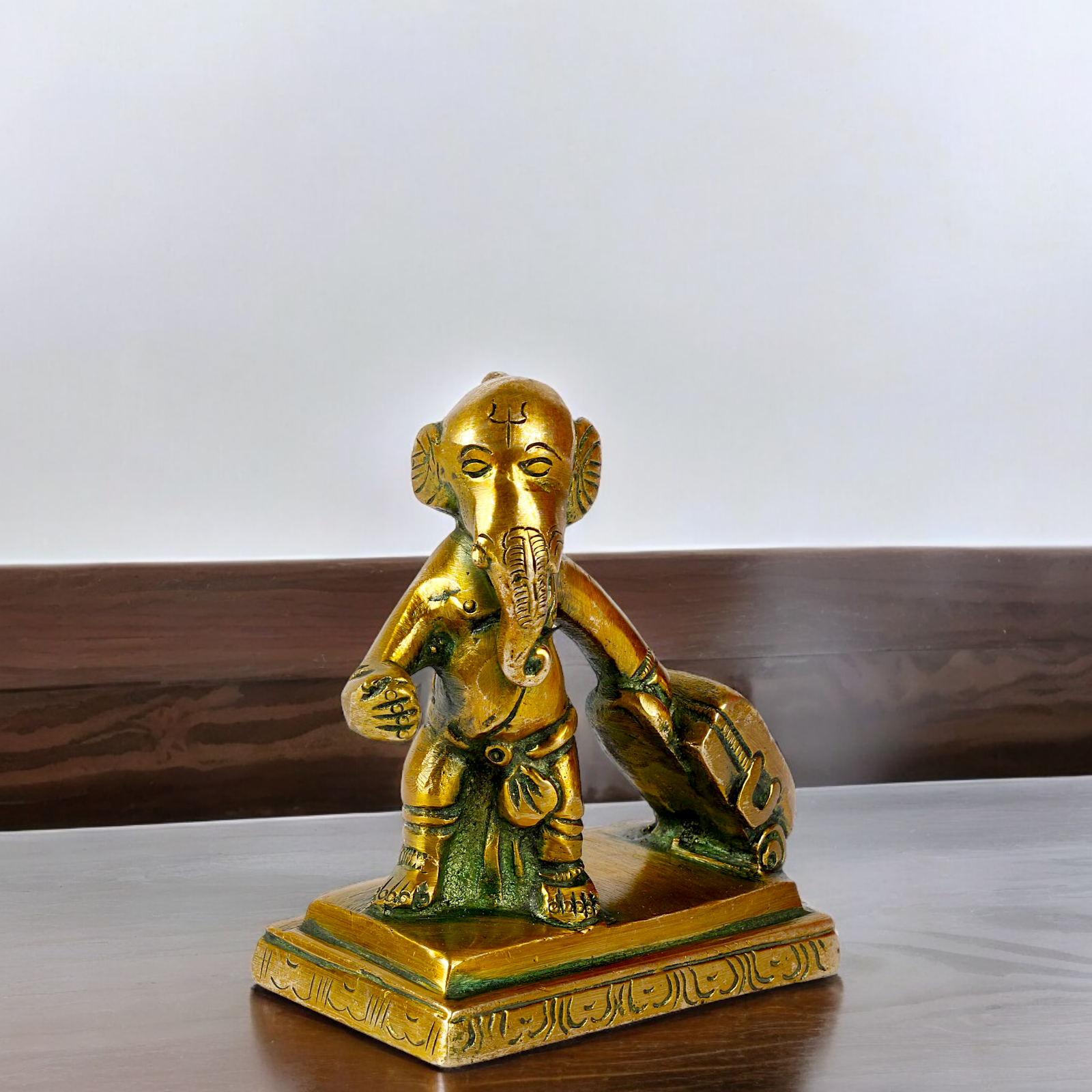 Lord Ganpati Ganesha Brass idol - 4 inches Nikuressence
