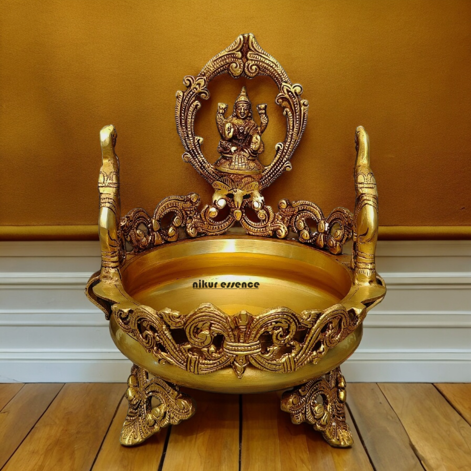 Solid Braas Lakshmi urli - 12 inches Nikuressence