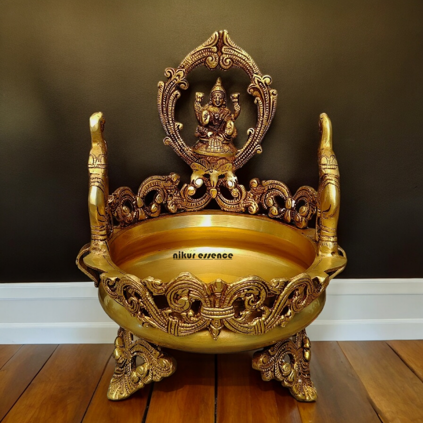 Solid Braas Lakshmi urli - 12 inches Nikuressence