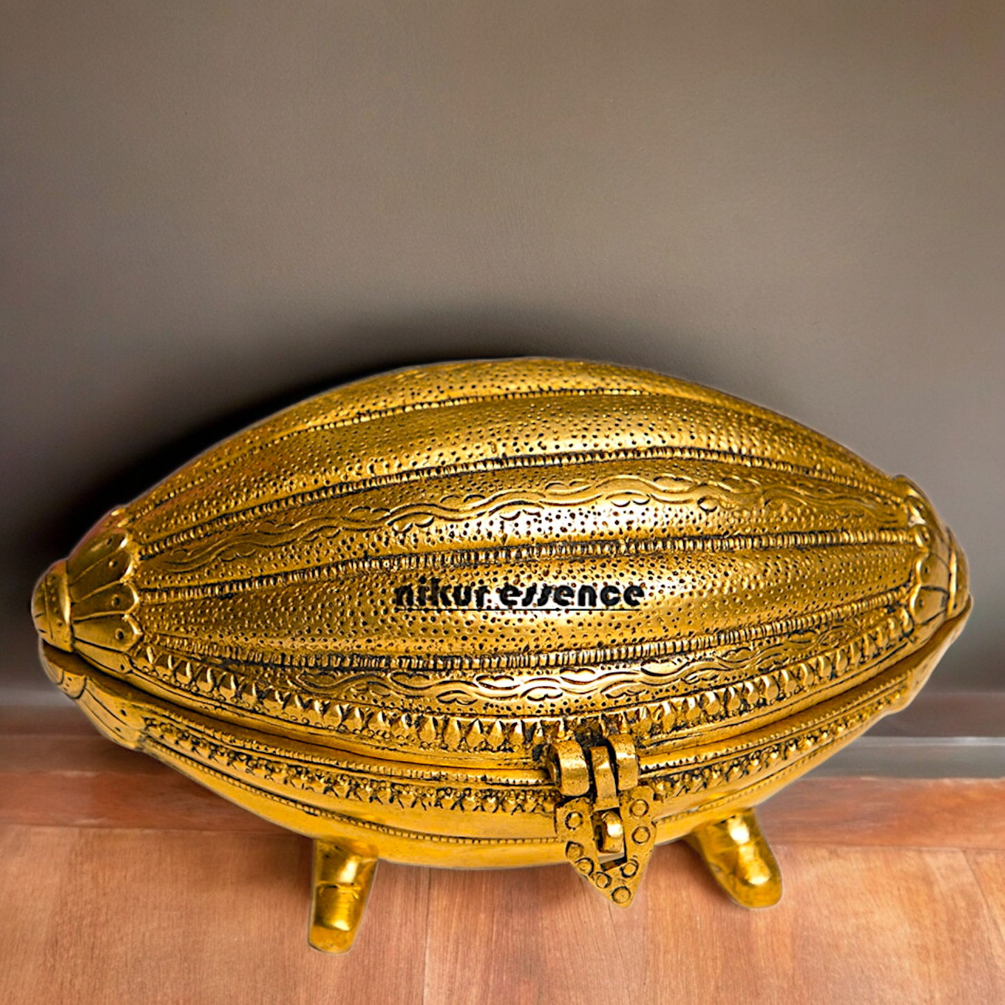Pure Brass Shell Shape Box with Stand - 5 inches Nikuressence