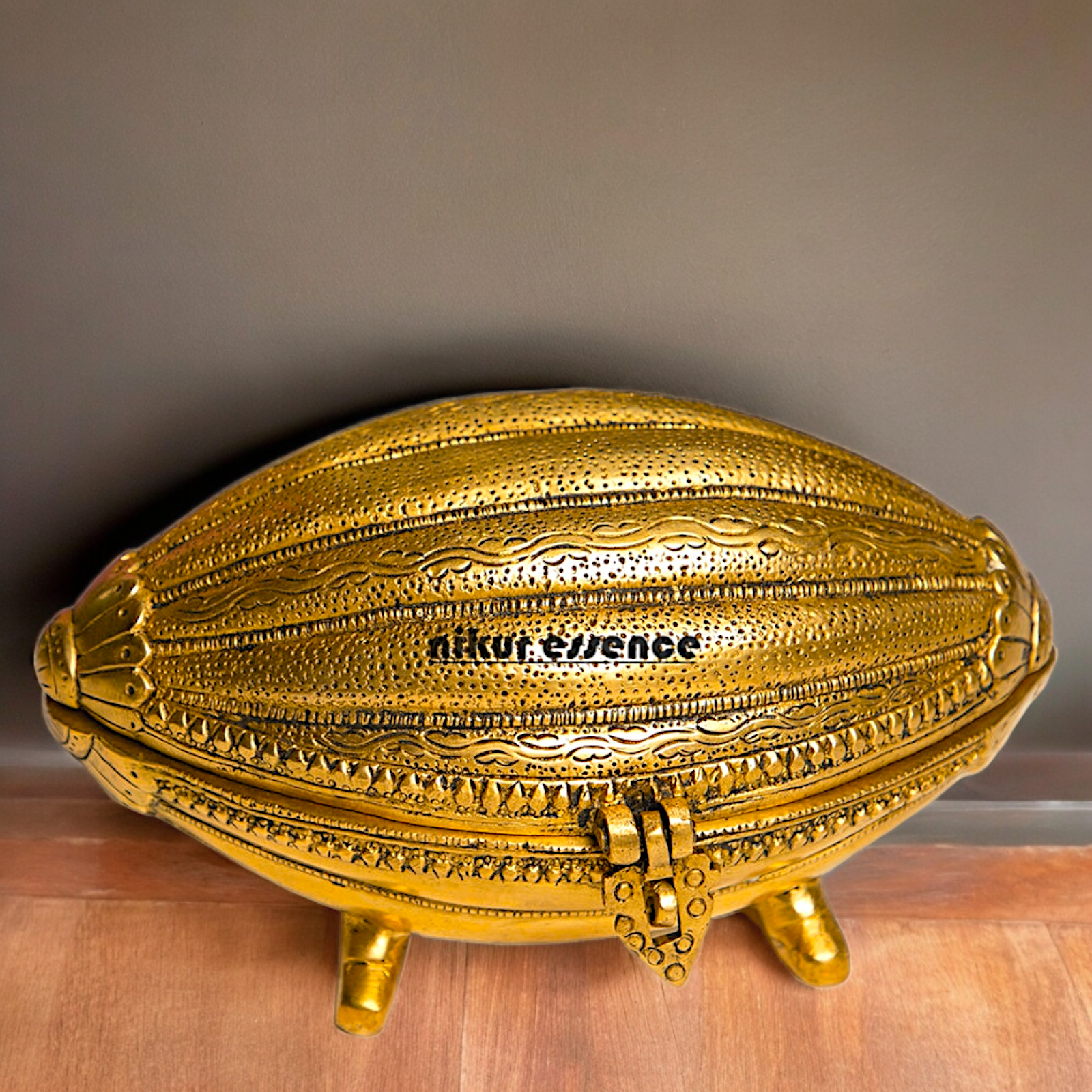 Pure Brass Shell Shape Box with Stand - 5 inches Nikuressence