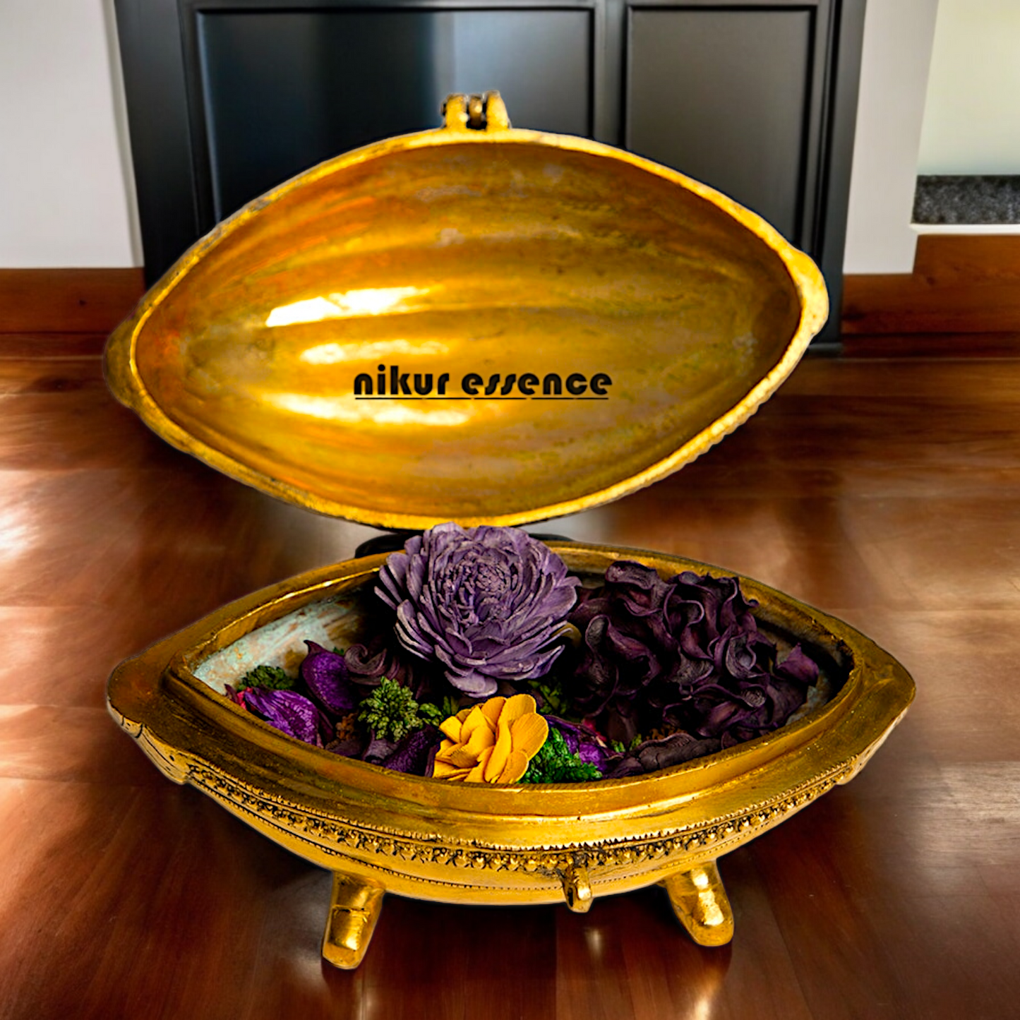 Pure Brass Shell Shape Box with Stand - 5 inches Nikuressence