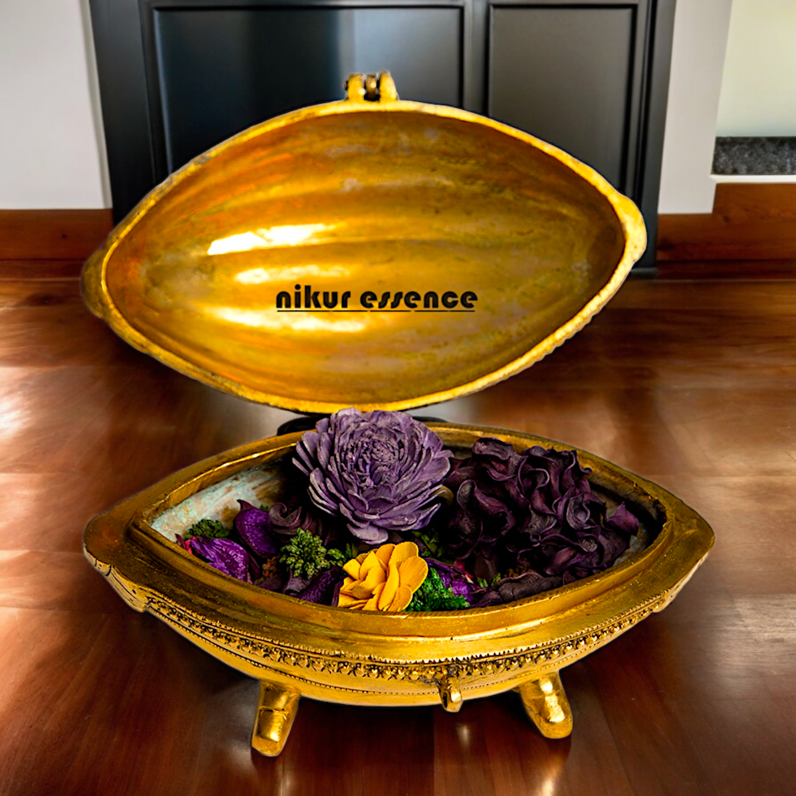 Pure Brass Shell Shape Box with Stand - 5 inches Nikuressence