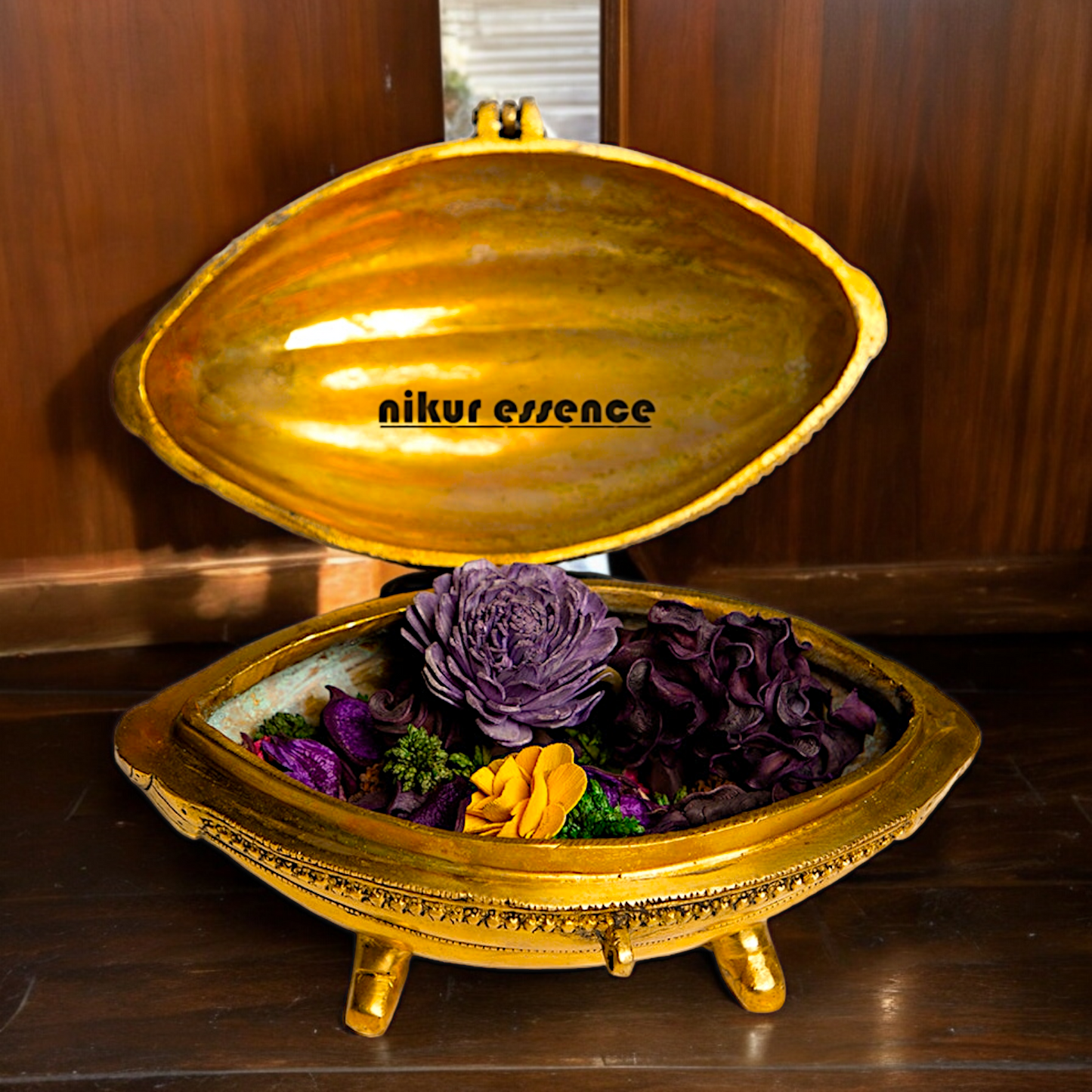 Pure Brass Shell Shape Box with Stand - 5 inches Nikuressence