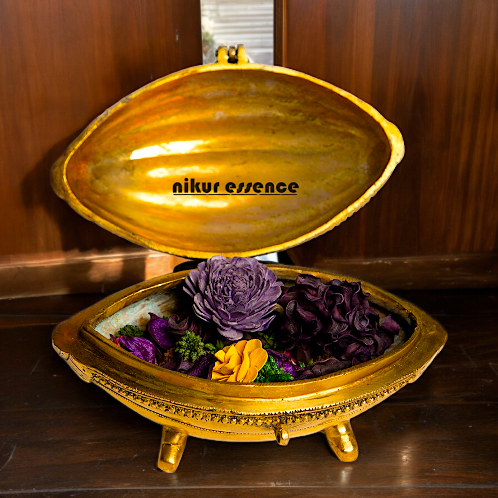 Pure Brass Shell Shape Box with Stand - 5 inches Nikuressence