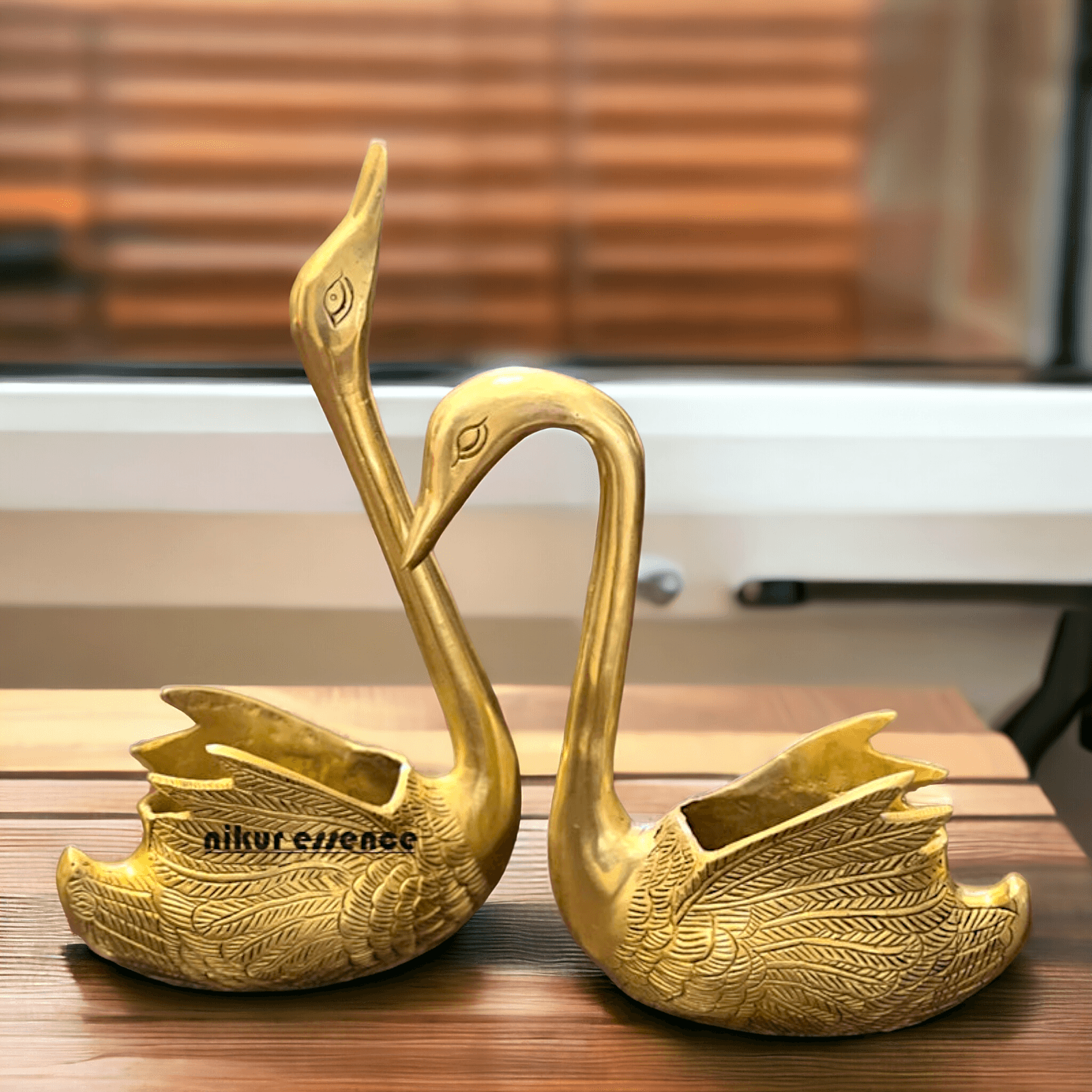 Brass Swan Figurine with Intricate Detailing and Polished Finish Nikuressence